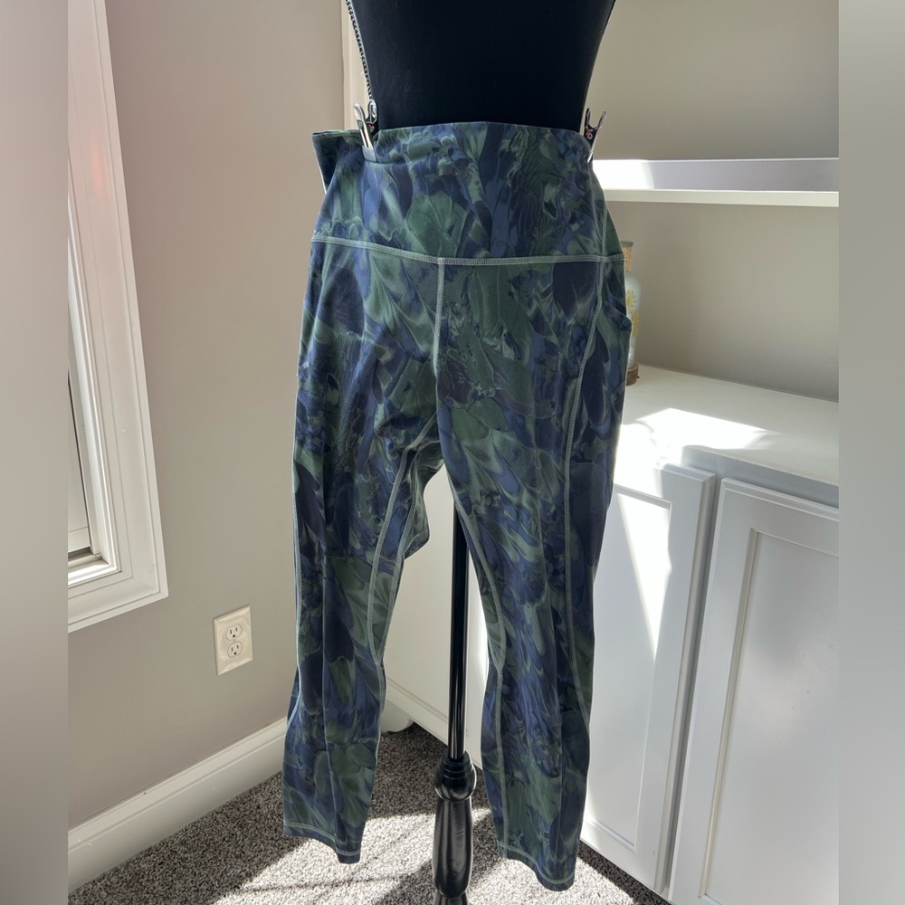 Lululemon align high rise pant 25 “ w/pockets in color nouveau marble palm court